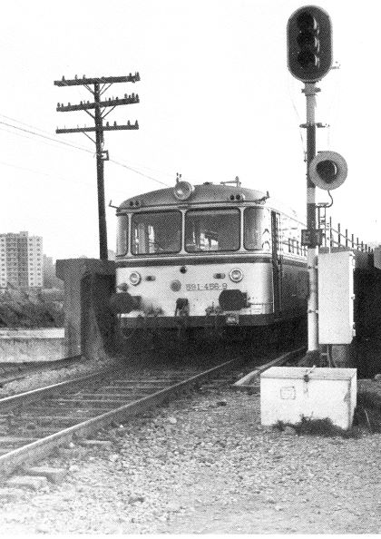 ALM 0019 Ferrobús en el Puente del Ferrocarril  años 70.jpg