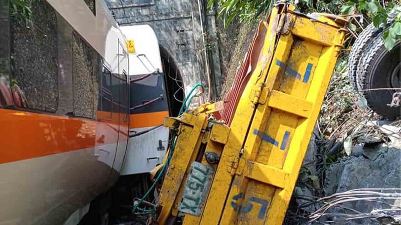 Un-accidente-de-tren-en-Taiwan-deja-34-muertos-y-decenas-de-heridos.jpg