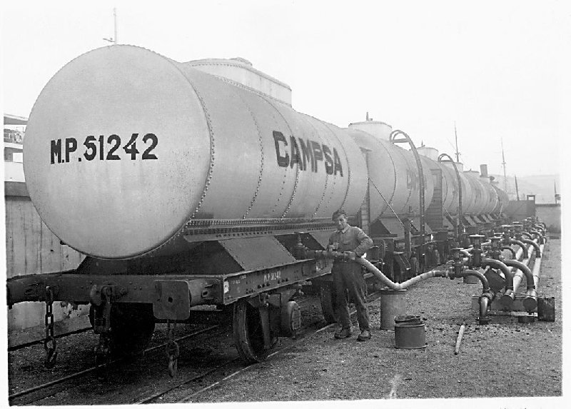 Vagones cisternas de CAMPSA.jpg