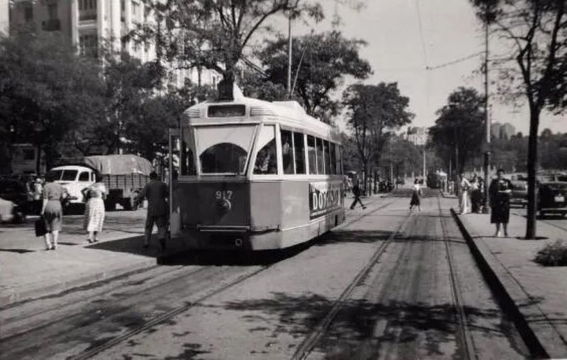 El 917 en línea 80. Atocha 1955.jpg