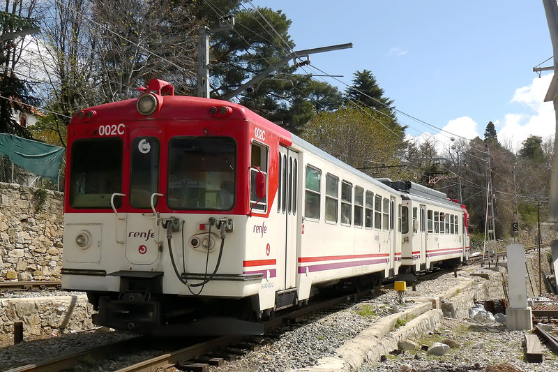 Renfe Cercanías 442-002, Cercedilla (1).jpg