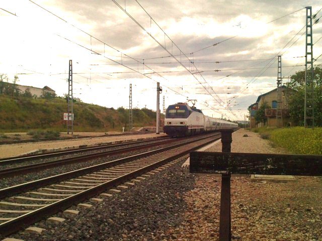 Renfe S.252, Altaria. Huerta de Valdecarábanos. May.10.jpg