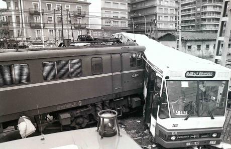 accidente_tren_santurce_e9juitmf5bksko0g4owkg0o04_6ylu316ao144c8c4woosog48w_th.jpg