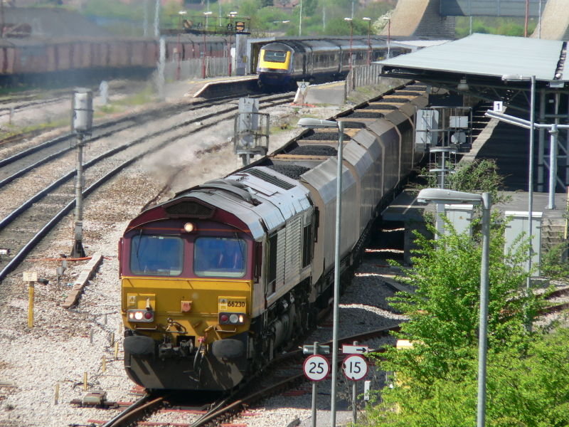800px-Eastbound_EWS_66230_from_Hambrook_Lane_bridge_02.jpg