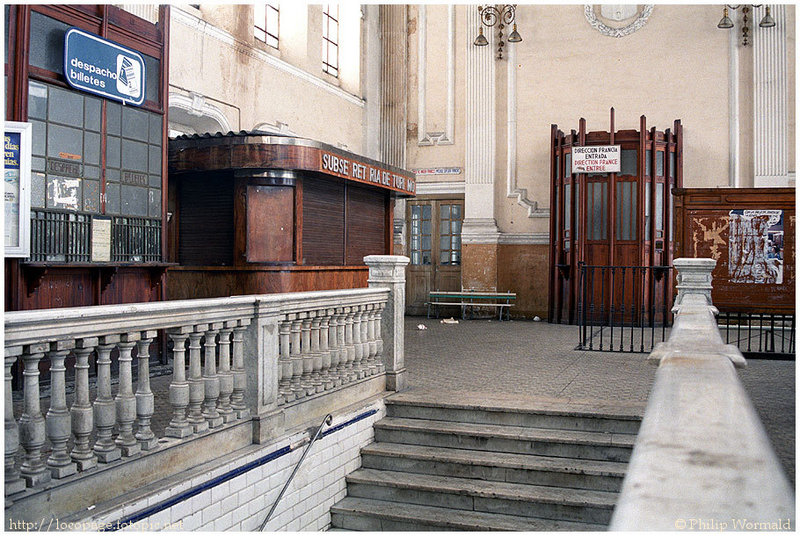 e161 Hall en el interior de la estación de Canfranc.  30-enero-1988.jpg