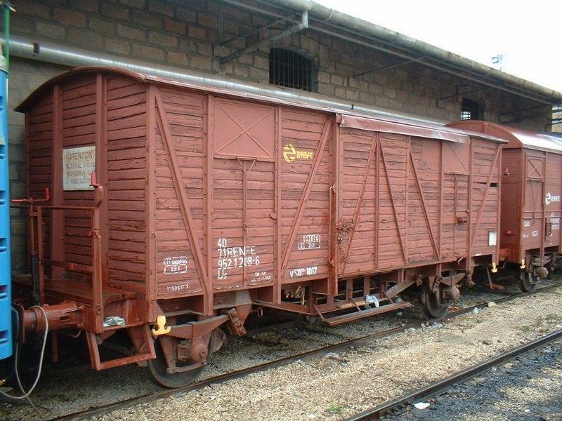 vagon j3000000 madera.JPG