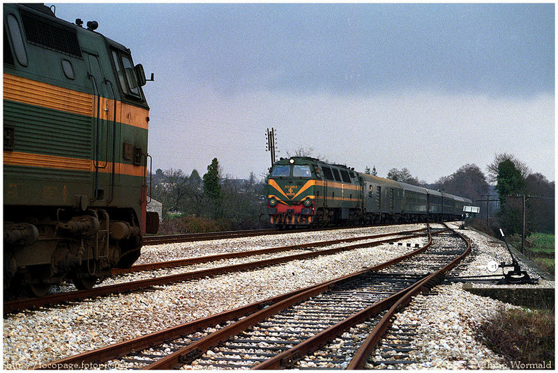 e121 333-069 llegando a Baamande con un Expreso. 31 de enero de 1986.jpg