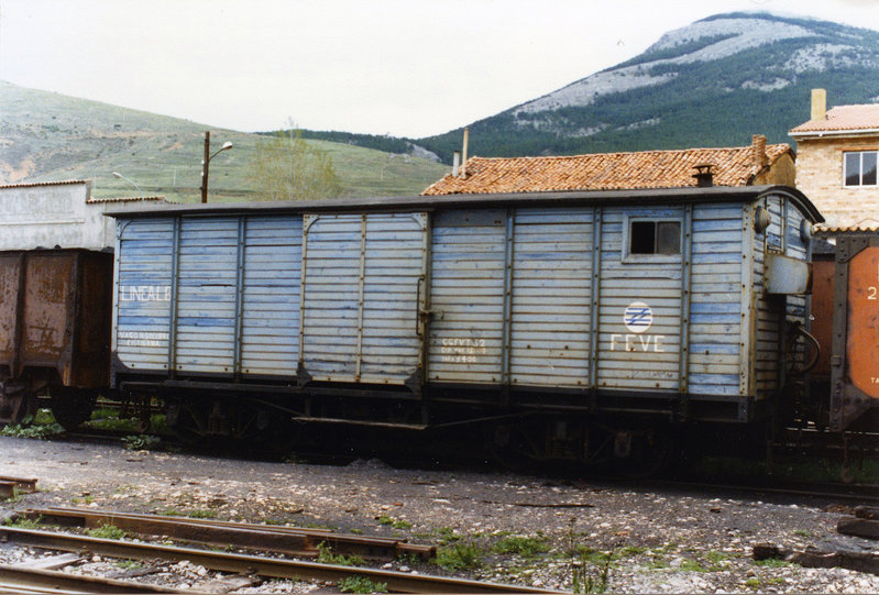 FEVE vagón de socorro de Cistierna  GGfvt 32 (25-4-87).jpg