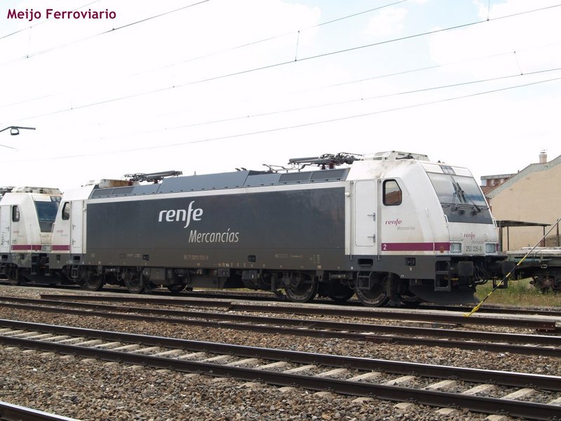 Locomotora 253 en Venta de Baños.JPG