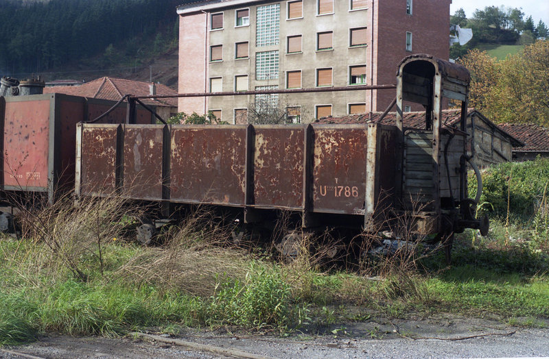 Vagón Ufhc 1485. (Balmaseda 31-10-87).jpg