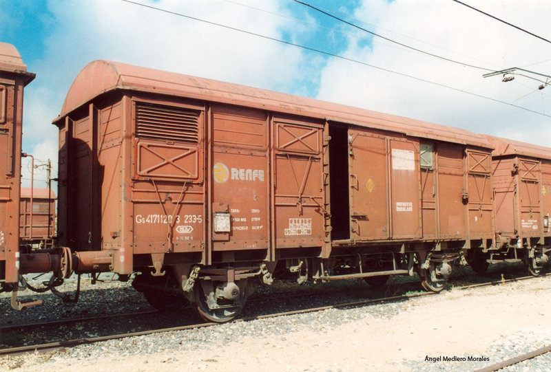 Gs 41 71 120 3 233-5 TEF en Sta Cruz Mudela 1-11-04.jpg