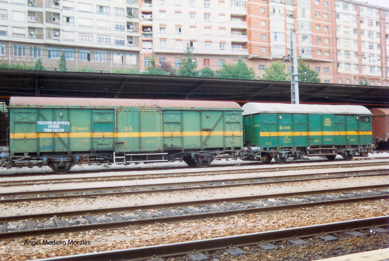 Jcev-600701-ST y Jcev-402625 Taller Oviedo septiembre 1994.jpg