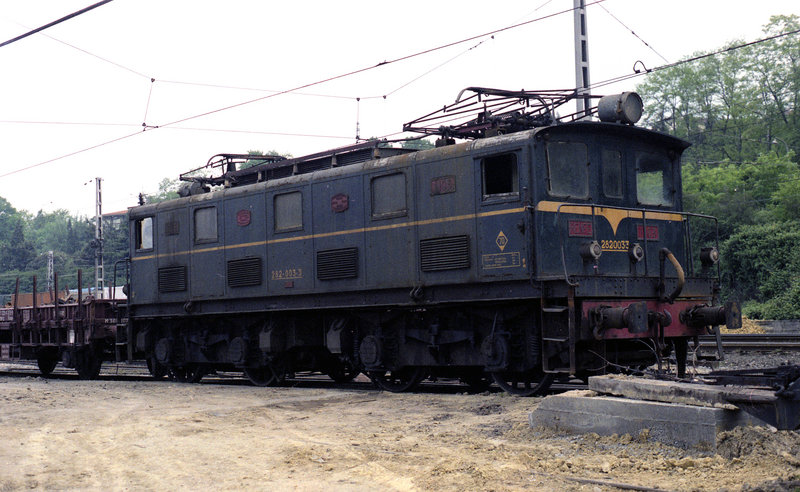Locomotora  RENFE 282-003. (Olveaga 6-5-87).jpg
