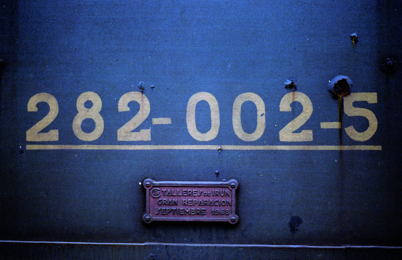 Placa de gran reparación de la 282-002 (ex 1102).jpg