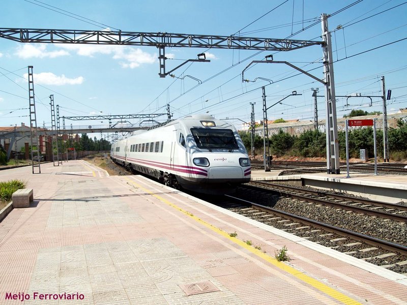 Unidad eléctrica 490 en Alcazar de San Juan.JPG