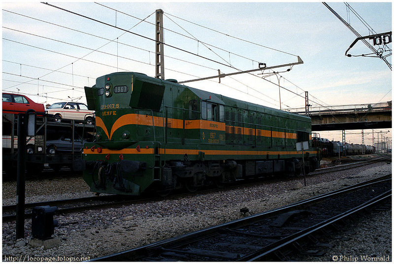 e161 319-067 estacionada en el depósito de Fuente de san Luis. Valencia, 4 de febrero de 1988.jpg