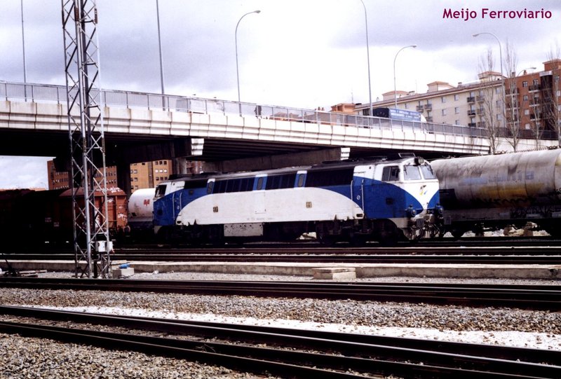 Locomotora 333 GL, Salamanca abril 2005.jpg