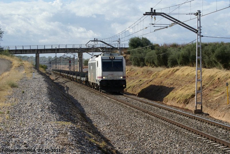 253-072-3 Tren Militar vacio.JPG
