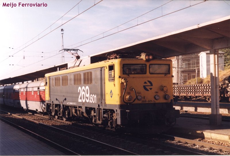 Locomotora 269.600, Avila 28.07.98.jpg
