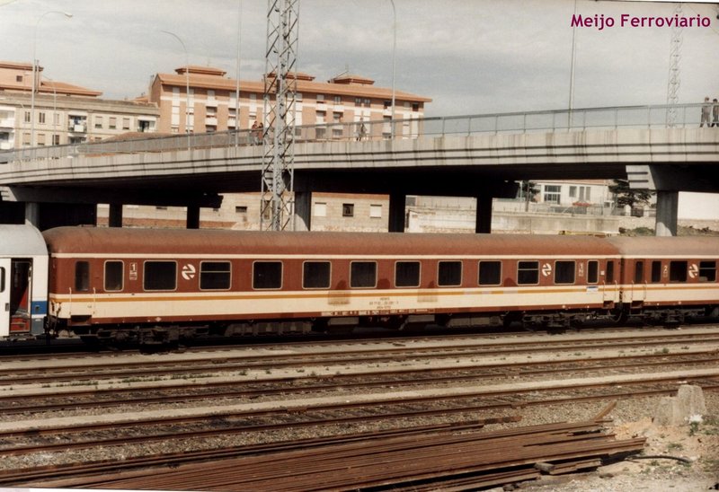 Coche 12000 Estrella 1ª, Salamanca marzo 1998.jpg