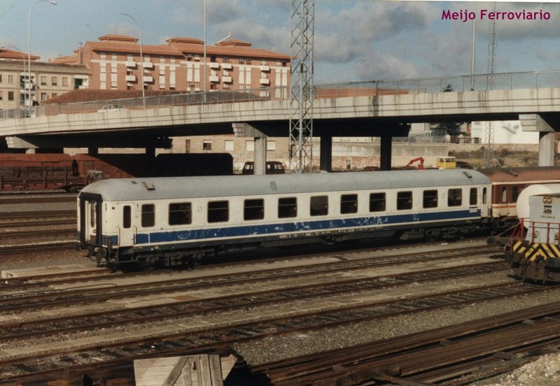 Coche 12000 1ª Largo Recorrido, Salamanca noviembre de 1997.jpg