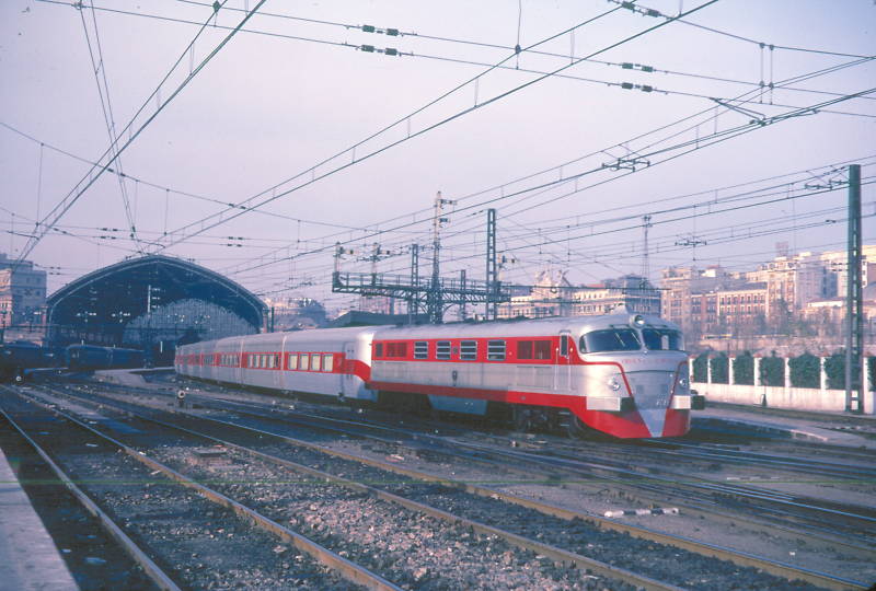 c125 Salida del T-III de Atocha, año 1966.jpg