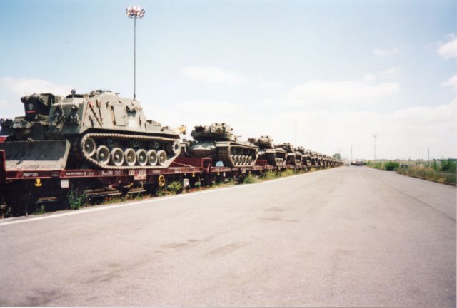 Tren con M-60 y M-47ER.jpg