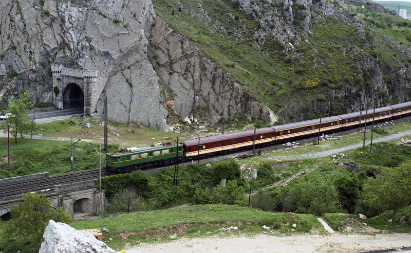 Expreso Salamanca-Bilbao. (Pancorbo 10-5-87).jpg
