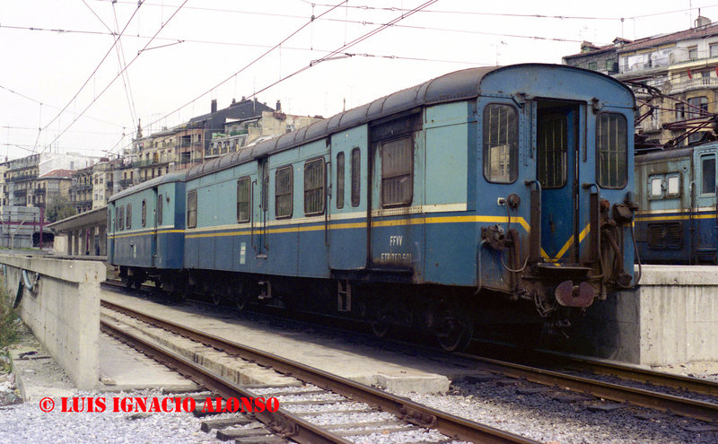 Coche furgón metálico ETB-TED 501. (Donostia-Amara 24-10-87).jpg