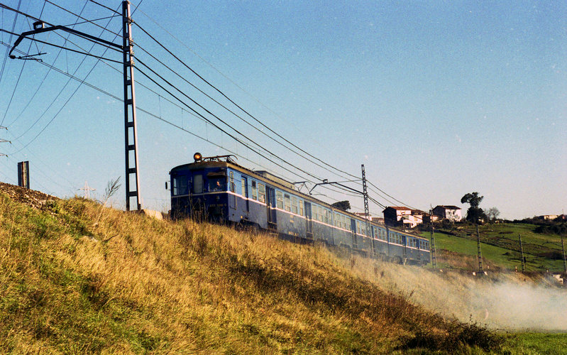 433-586+WR-386+WRc-380 llegando a Urioste.jpg