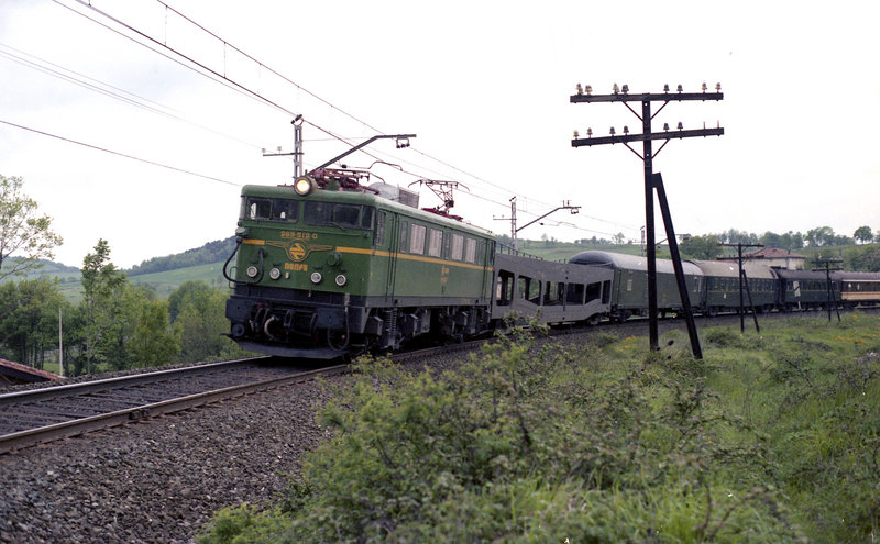 269-512_Expreso Sol de Levante en Gujuli. (17-5-87).jpg