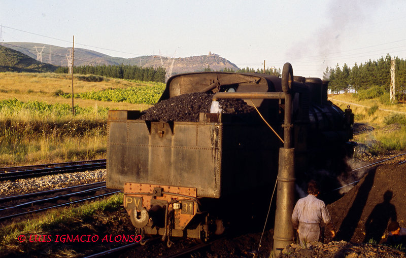 222  La PV 31 cogiendo agua en Cubillos. (22-7-88).jpg