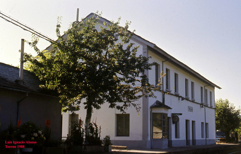 253  Estación de Toreno. (22-7-88).jpg