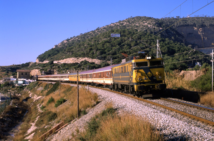 RENFE_269.314_Irún-Bilbao-Bcn_21desembre1990_PhotoJosepMiquel.jpg