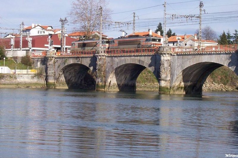 100_2713 PI UM 7200.JPG