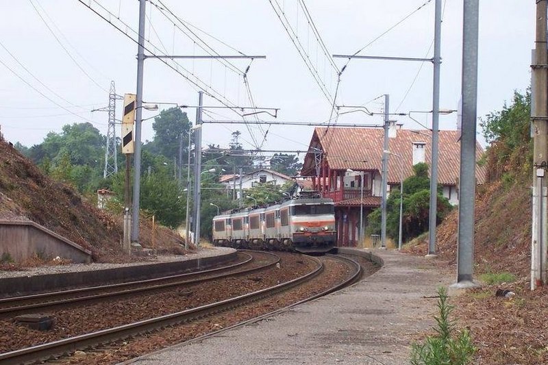100_6946 Hendaya Plage  7342 tren de maquinas.JPG