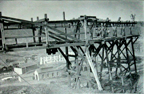 Estación dedescarga del tranvía aéreo de la Demasía San Antonio a la estación de Ortuella-2.jpg