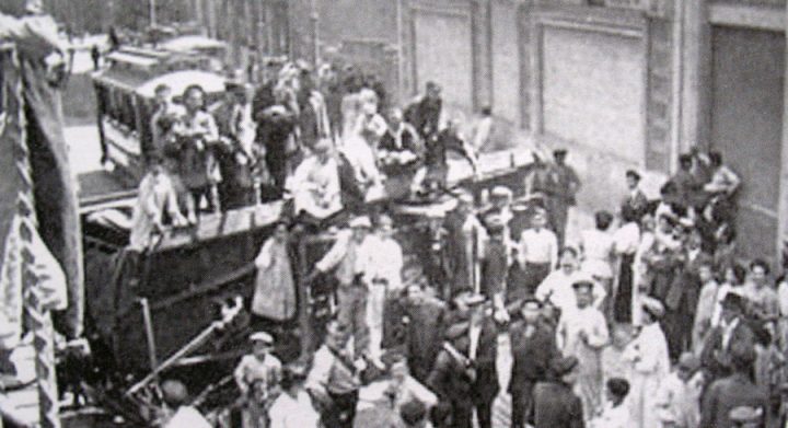 1909-un-tranvia-transformado-en-barricada-en-barcelona.jpg