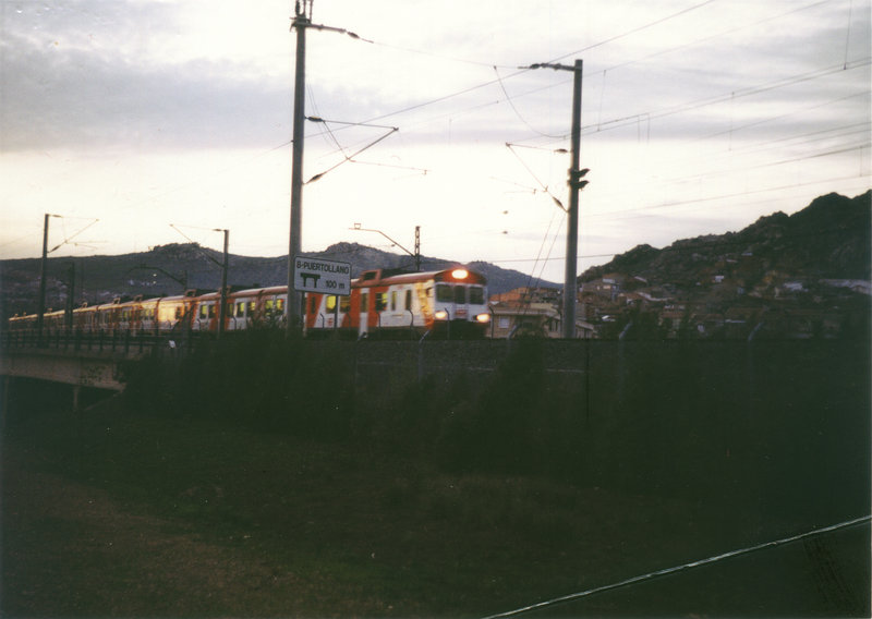 191-Regional 593 reforzado saliendo de Puertollano, dirección Madrid..jpg