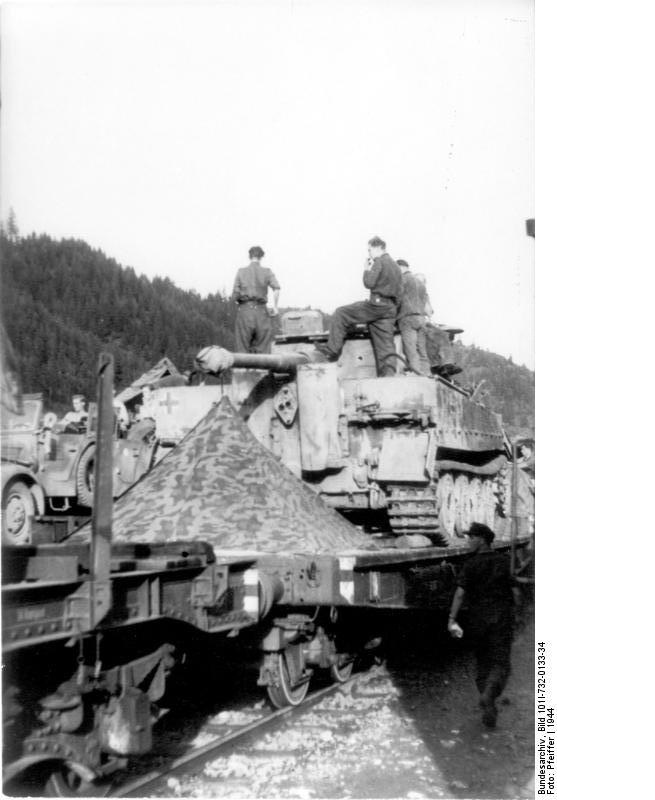 Tiger I train.jpg