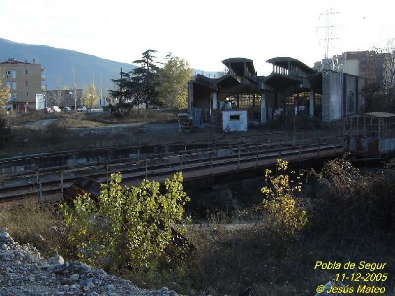 Vista del Puente y Cocheras Pobla de Segur.JPG