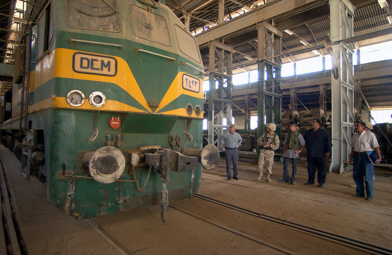 Locomotive_in_downtown_Baghdad,_Iraq.jpg