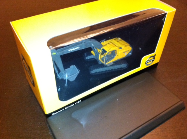 Volvo EC210 en caja.JPG
