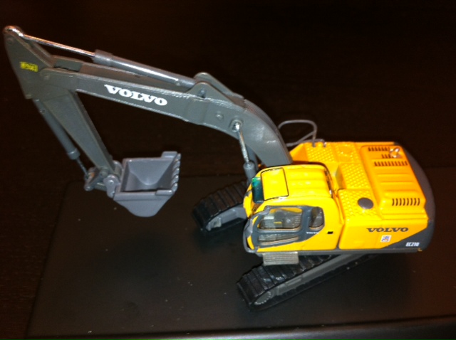 Volvo EC210 lado cabina.JPG