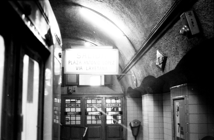 FMB_Correos-acceso salida_mayo1972_PhotoJosepMiquel.jpg