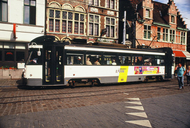6210 junto a St. Veerleplein.  Gante 18-8-07.jpg