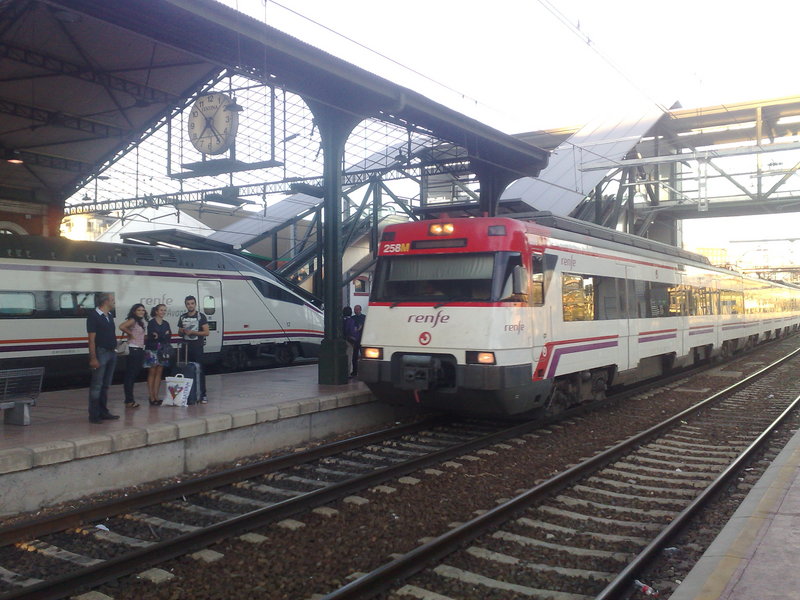 cercanias en la estacion de valladolid.jpg