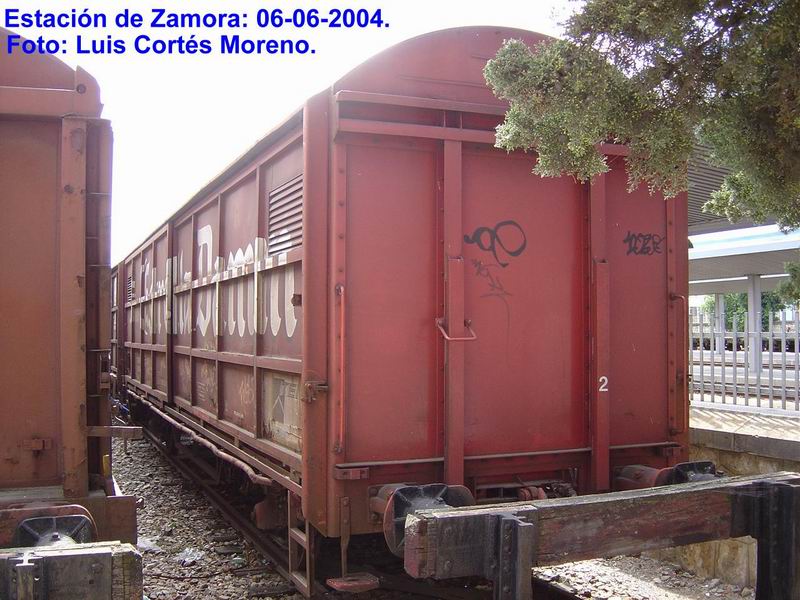 JPD-1 2251xxx Estrella Damm-2.JPG