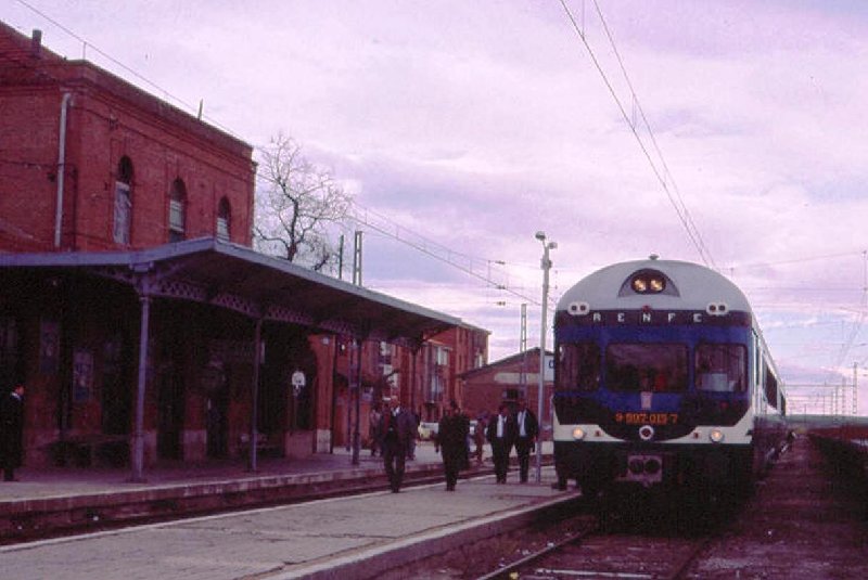 RENFE 597-015 OLMEDO.jpg