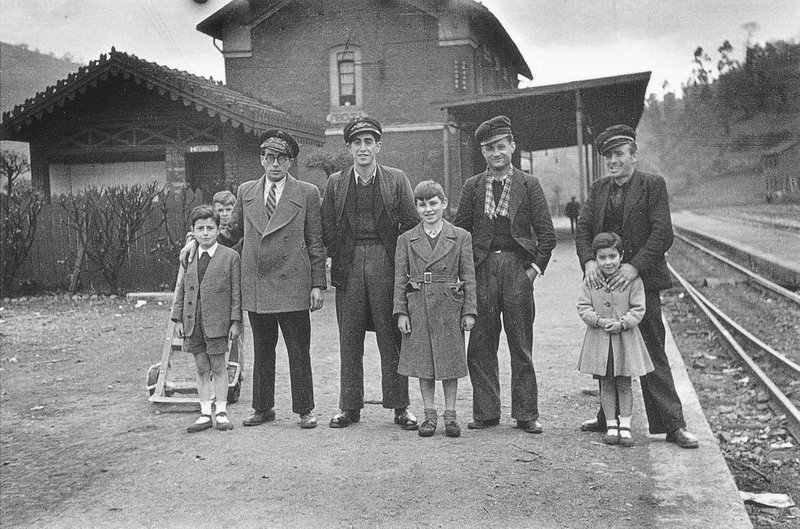FCL_est Oscura_1946 (Valentín Vega).jpg
